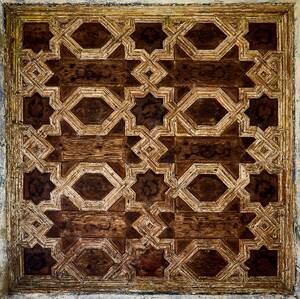 Detalle cercano de la armadura de madera con carpinter&iacute;a de lazo mud&eacute;jar en el claustro del convento de Santa Clara de la Columna, en Belalc&aacute;zar (C&oacute;rdoba), donde se aprecian los motivos geom&eacute;tricos entrelazados, realizada para la serie del libro &lsquo;Evoluci&oacute;n de la carpinter&iacute;a de lazo. Siglos XII‑XVII&rsquo;, Ed. CEEH.