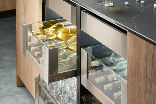 Cajonera botellero de cirstal en modelo Alabama. OB Cocinas